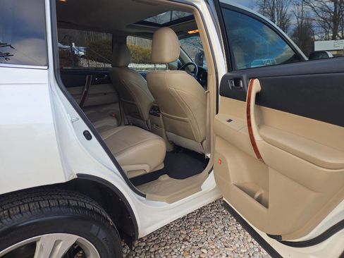 Used 2013 Toyota Highlander Limited image 23