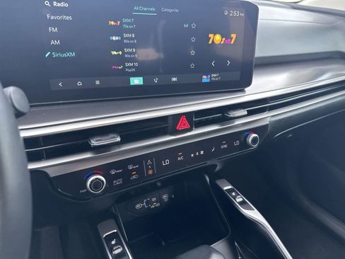 Used 2024 Kia Sorento S image 19