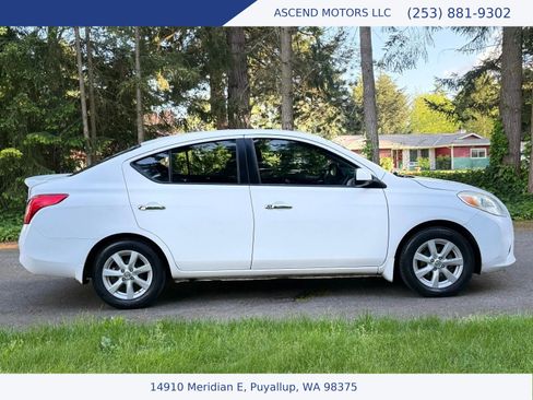 Used 2013 Nissan Versa FWD image 6