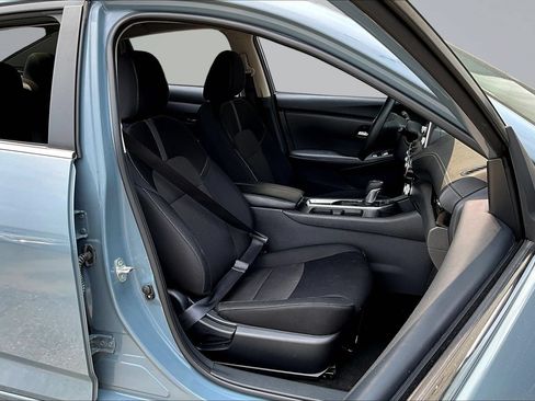 Used 2024 Nissan Sentra SV FWD image 28
