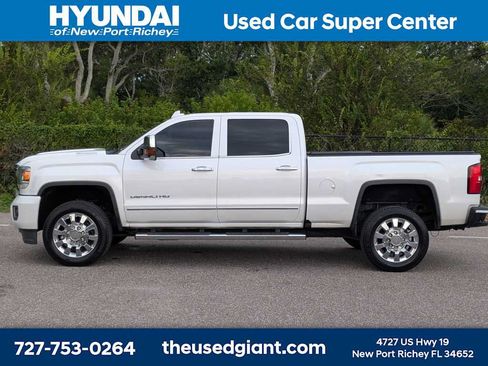Used 2018 GMC Sierra 2500 Denali w/ Duramax Plus Package AWD/4WD image 2