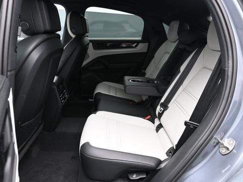 New 2026 Porsche Cayenne Coupe image 17