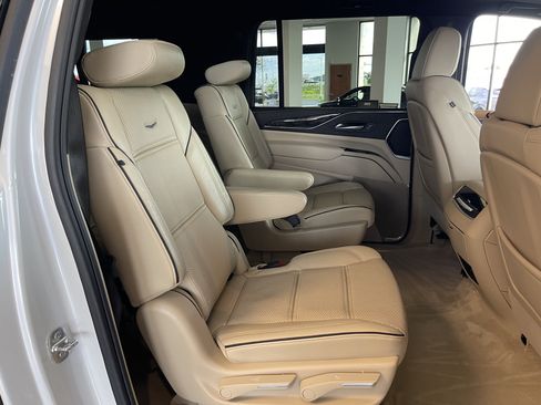 Certified 2024 Cadillac Escalade ESV Premium Luxury AWD/4WD image 21