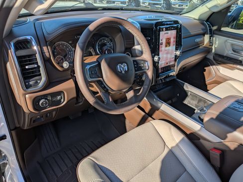 Used 2025 RAM 1500 Laramie AWD/4WD image 14