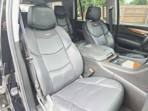 Used 2018 Cadillac Escalade Premium Luxury w/ LPO, Radiant Package AWD/4WD image 21