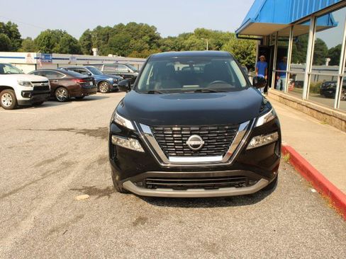 Used 2022 Nissan Rogue SV AWD/4WD image 2