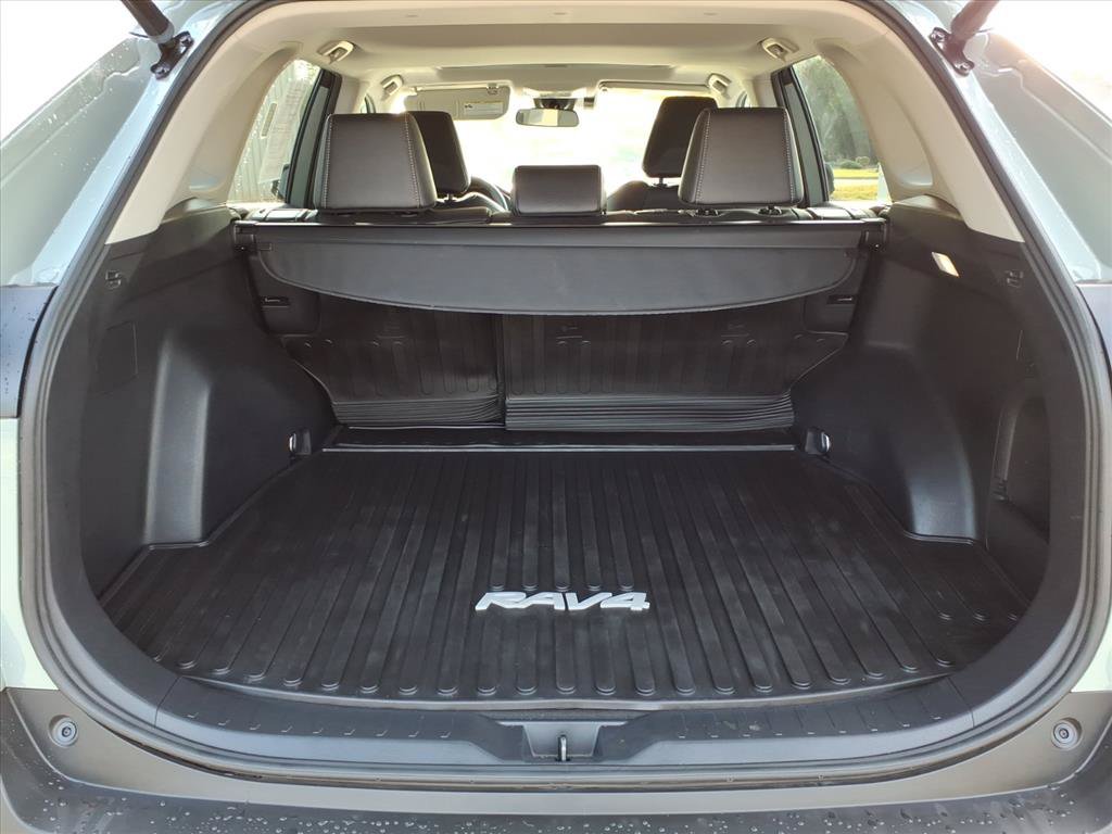 Used 2022 Toyota RAV4 XLE Premium AWD/4WD image 10