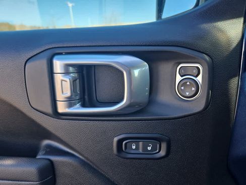 Used 2025 Jeep Gladiator Sport image 18