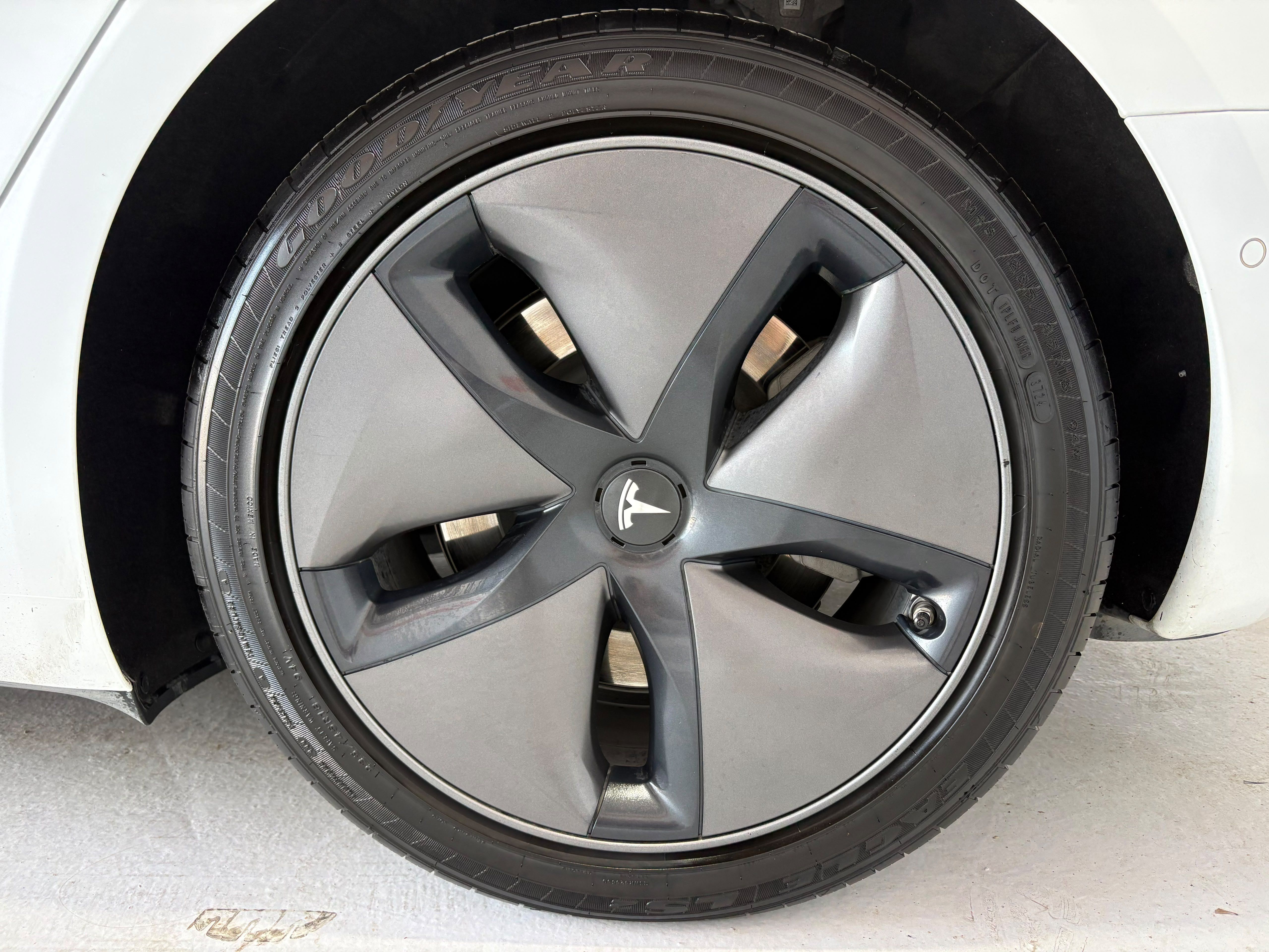 Used 2018 Tesla Model 3 Long Range RWD image 9