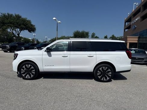 Used 2025 Ford Expedition Max Platinum w/ Driver's Package AWD/4WD image 2