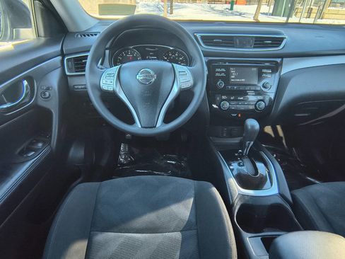 Used 2016 Nissan Rogue SV image 10