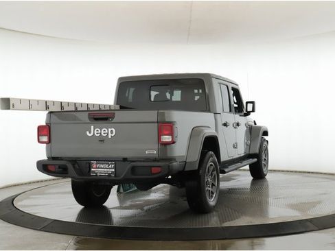 Used 2023 Jeep Gladiator Overland image 7