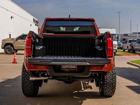 Used 2025 Toyota Tacoma TRD Off-Road image 9