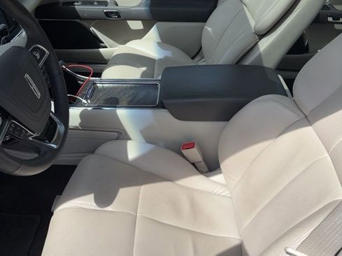 Used 2020 Lincoln Continental w/ Premium Package image 4