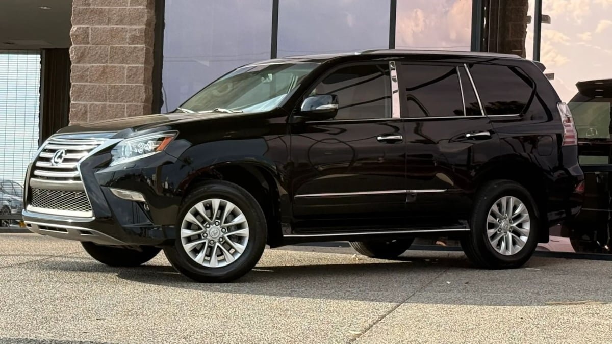 Used 2014 Lexus GX 460 w/ Premium Package AWD/4WD image 3