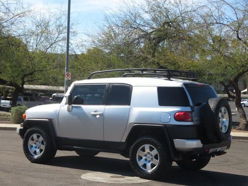 Used 2007 Toyota FJ Cruiser 4WD w/ Upgrade Pkg 1 image 5