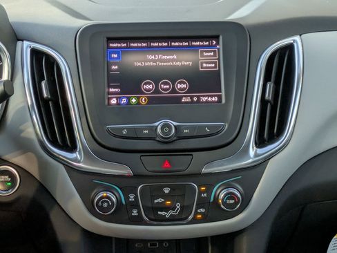 Used 2021 Chevrolet Equinox LS image 18