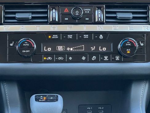 New 2026 Nissan Pathfinder SL FWD image 4