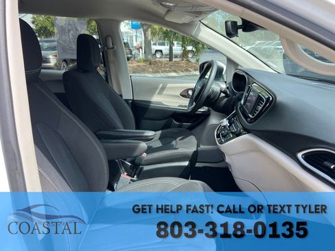 Used 2023 Chrysler Voyager LX image 28