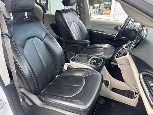 Used 2021 Chrysler Voyager Lxi FWD image 9