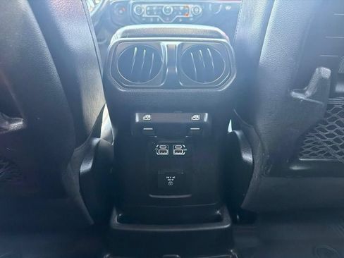 Used 2018 Jeep Wrangler Unlimited Rubicon AWD/4WD image 18