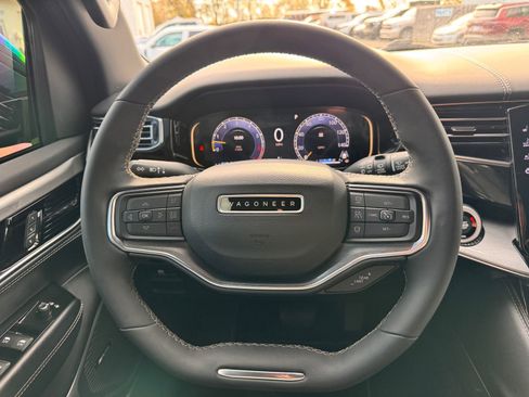 Used 2022 Jeep Wagoneer Series III image 16