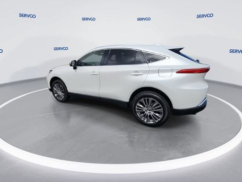 Used 2022 Toyota Venza XLE image 6