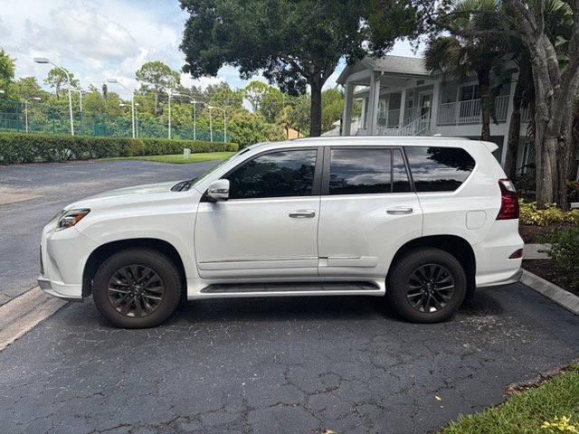 Used 2017 Lexus GX 460 Premium AWD/4WD image 2