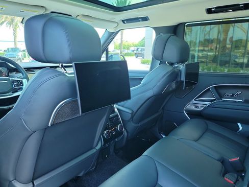 Used 2025 Land Rover Range Rover Long Wheelbase Autobiography AWD/4WD image 17