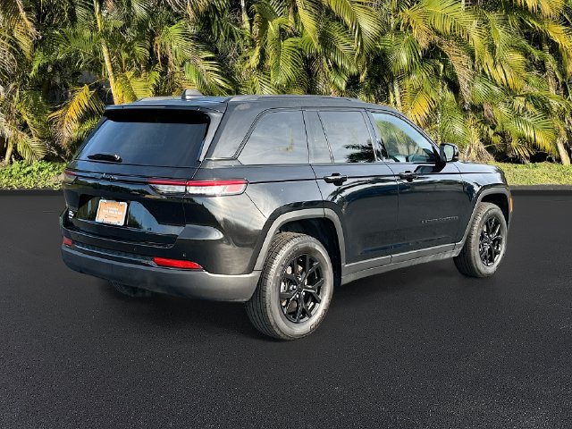 Used 2025 Jeep Grand Cherokee Altitude RWD image 5