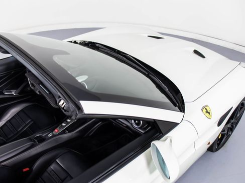 Certified 2017 Ferrari California T image 18