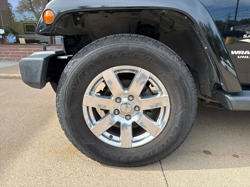 Used 2013 Jeep Wrangler Unlimited Sahara AWD/4WD image 29