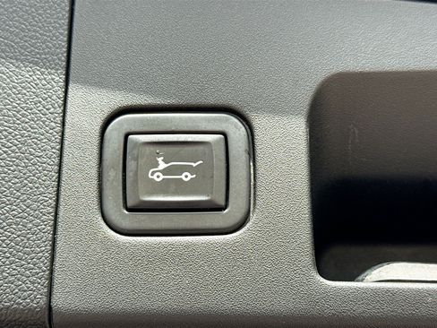 Used 2020 Cadillac XT4 Premium Luxury w/ Driver Awareness Package FWD image 13