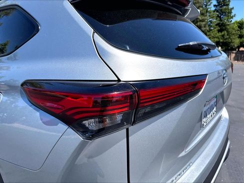 Used 2021 Toyota Highlander XSE AWD/4WD image 33