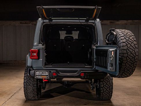 Used 2024 Jeep Wrangler Unlimited Rubicon AWD/4WD image 9