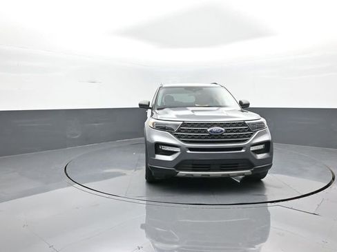 Used 2022 Ford Explorer XLT w/ Equipment Group 202A image 2