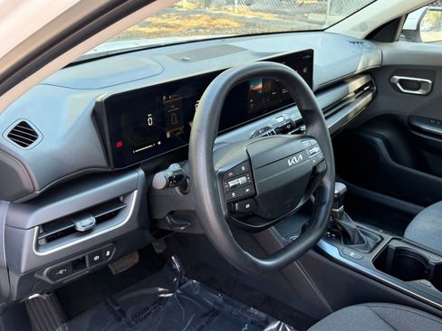 Used 2025 Kia K4 LXS image 28