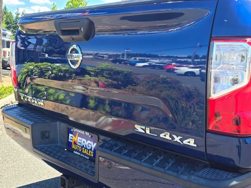 Used 2017 Nissan Titan SL w/ SL Towing Convenience Package AWD/4WD image 13