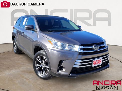 Used 2019 Toyota Highlander LE image 1