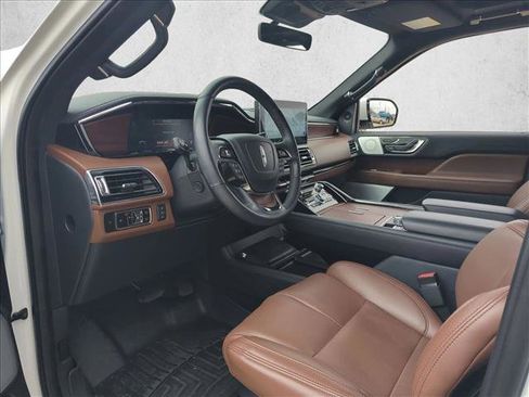 Used 2023 Lincoln Navigator L Reserve image 9