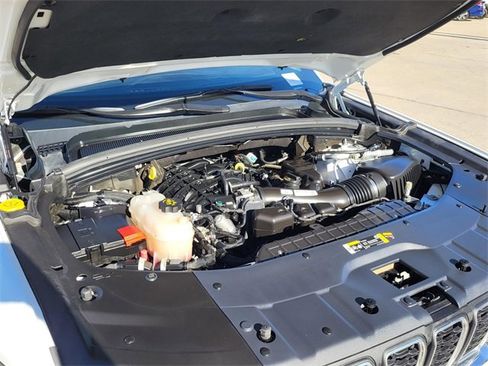 Used 2023 Jeep Grand Cherokee Laredo w/ Luxury Tech Group I image 13