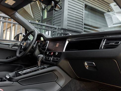 Certified 2026 Porsche Macan AWD/4WD image 46