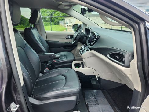 Used 2022 Chrysler Pacifica Touring-L FWD image 50