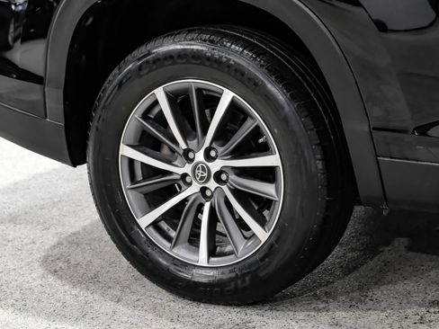 Used 2019 Toyota Highlander XLE FWD image 53