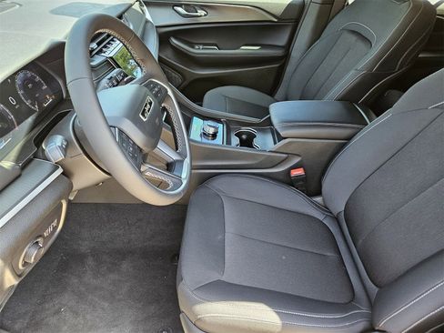 New 2025 Jeep Grand Cherokee Laredo X image 13