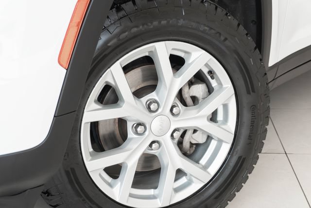 Used 2023 Jeep Grand Cherokee Limited AWD/4WD image 2