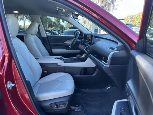 Used 2024 Toyota Grand Highlander XLE image 19