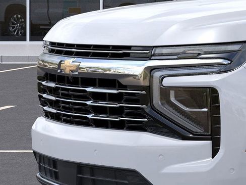 New 2026 Chevrolet Suburban LT image 13