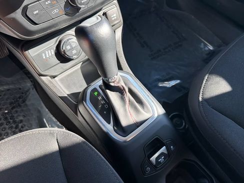 Used 2023 Jeep Renegade Trailhawk AWD/4WD image 26