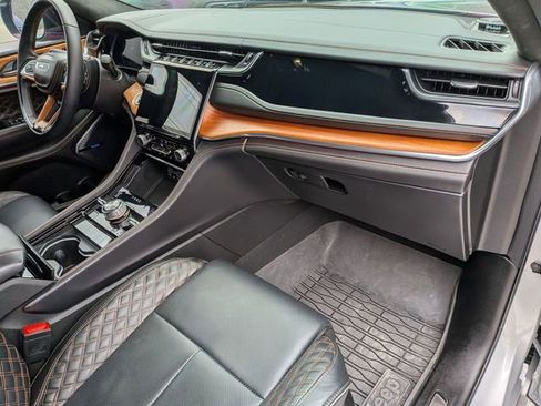 Used 2024 Jeep Grand Cherokee Summit image 34